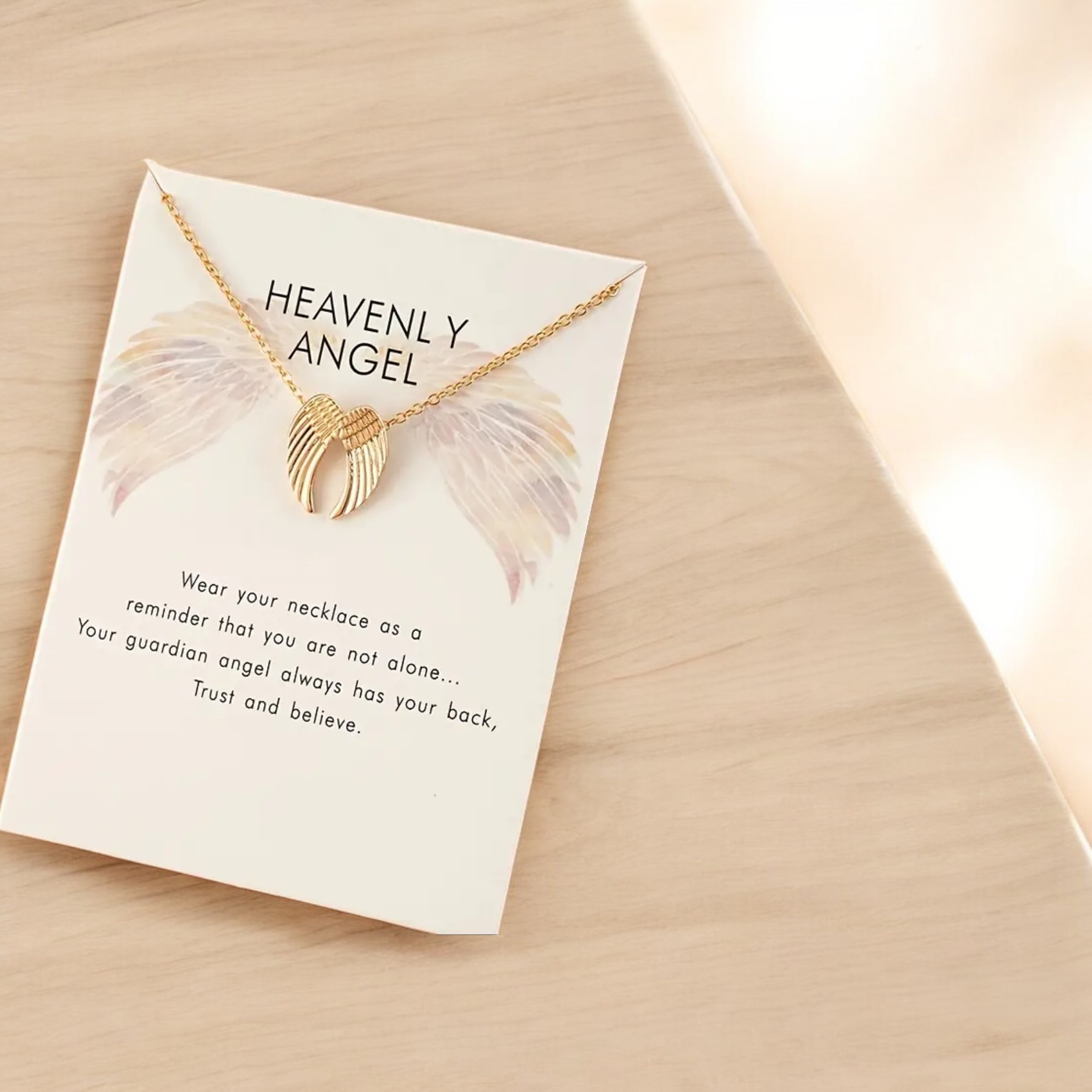 Goudkleurige Engelvleugel Ketting op &apos;Heavenly Angel&apos; Kaartje - Sieraden - Spiritueelboek.nl